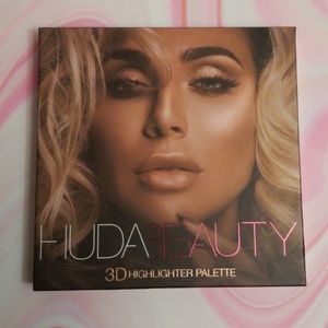 HUDA BEAUTY 3D HIGHLIGHTER PALETTE